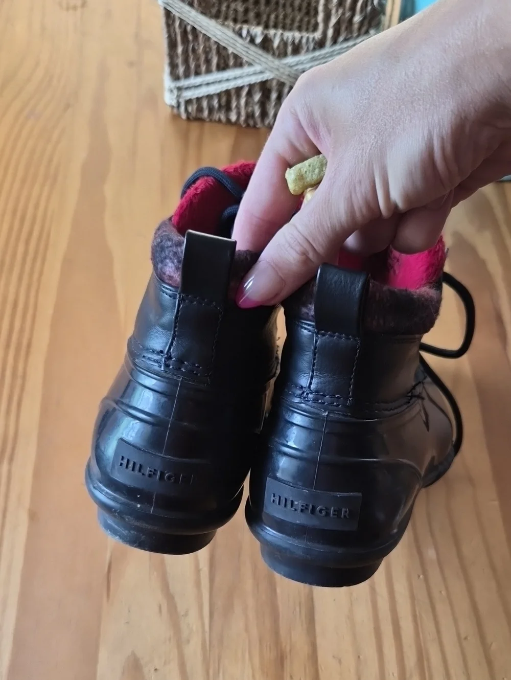 Tommy Hilfiger Waterproof Ankle Duck Boots 9womens with Red Lining
